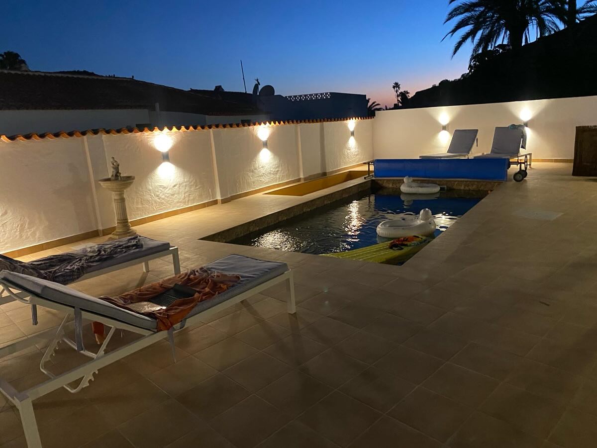 Pool byggd i samband med helrenovering av villa i Tauro